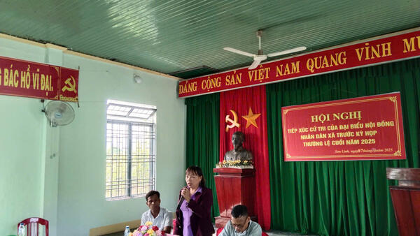 SƠN LINH: TIẾP XÚC CỬ TRI THÔN LÀNG LÙNG TRƯỚC KỲ HỌP CUỐI NĂM 2025