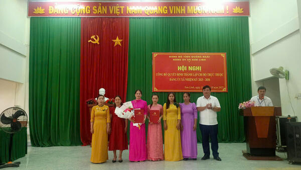 ĐẢNG ỦY XÃ SƠN LINH TỔ CHỨC HỘI NGHỊ CÔNG BỐ QUYẾT ĐỊNH THÀNH LẬP CÁC CHI BỘ TRỰC THUỘC